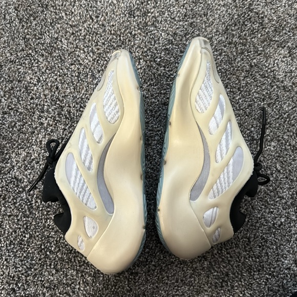 Yeezy 700 v3 azael size 8.5 - Picture 2 of 3